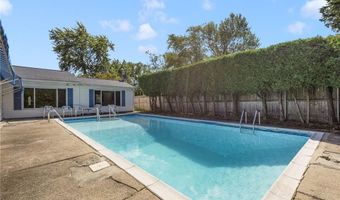 8 Meadow Ln, Coventry, RI 02816