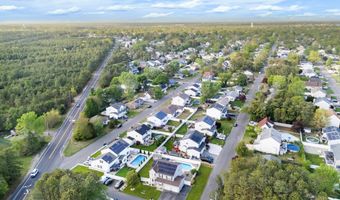 48 Poplar St, Beachwood, NJ 08722