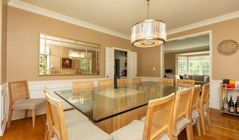 8809 SAUNDERS Ln, Bethesda, MD 20817