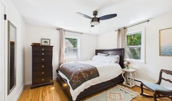 65 Bayberry Ln, East Greenwich, RI 02818