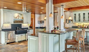 4 Hull Cove St, Jamestown, RI 02835