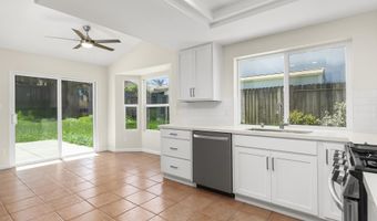325 Cheyenne Ln, Escondido, CA 92026