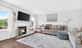 103 Larson Dr 103, Danbury, CT 06810