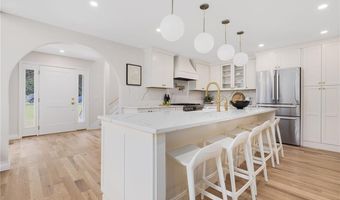 91 Carr Ln, Jamestown, RI 02835