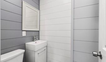 794 Robinhood Dr, Aurora, OH 44202