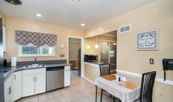 6781 Meadow Ridge Ln, Amberley, OH 45237