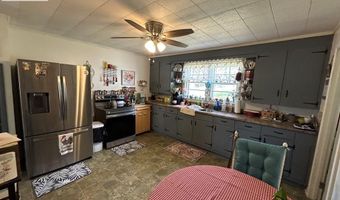 449 OAK St, Big Sandy, TN 38221