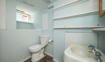 822 7th St, Ames, IA 50010