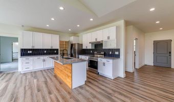 36 COLUMBINE St, Alpine, WY 83128