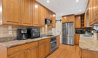 9220 BURNETTA Dr, Annandale, VA 22003