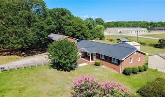 215 Scenic Cir, Boiling Springs, SC 29316