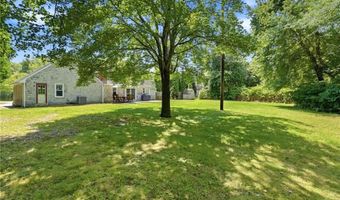 6 Lakewood Dr, Narragansett, RI 02882