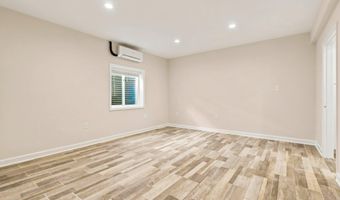 3543 18TH St S, Arlington, VA 22204