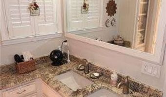 220 Lake Shore Dr, Alma, GA 31510