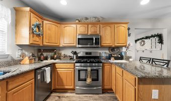 48 Poplar St, Beachwood, NJ 08722