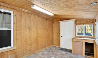 1026 Captain Ave, Aurora, MO 65605