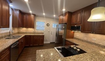 611 E Davis St, Arlington Heights, IL 60005