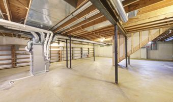 825 Brookside Dr, Ann Arbor, MI 48105