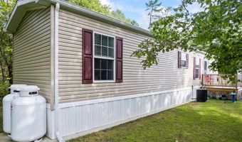4 Clover Corner Ln, Augusta, ME 04330