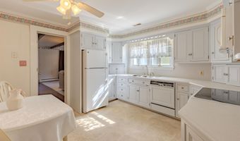 35 Maple Ave, Villas, NJ 08251