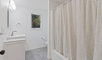 472 Dunn Rd, Belgrade, ME 04917