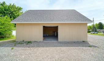 916 Oak St, Adrian, MI 49221