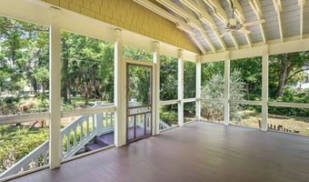 15 8th St, Apalachicola, FL 32320