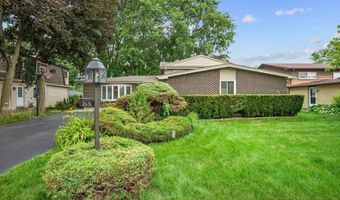 2631 N Stuart Dr, Arlington Heights, IL 60004