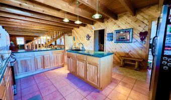 300 Round Up Ln, Bakersfield, MO 65609