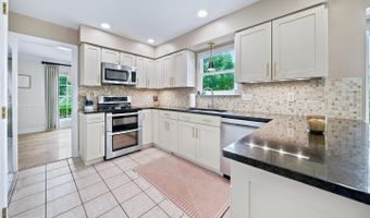 5 LINDEN SPRING Ln, Bear, DE 19701