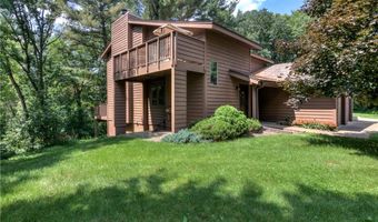 911 Woodglen Ct, Altoona, WI 54720