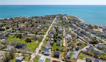 433 Wolcott Ave, Middletown, RI 02842