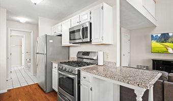 30 Harbor Hill Dr 30, Bourne, MA 02532