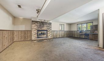 915 Carriage Dr, Algonquin, IL 60102