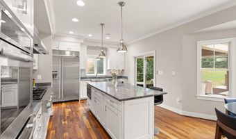 4226 40TH St N, Arlington, VA 22207