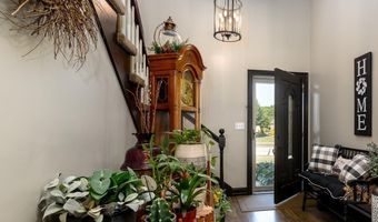 914 Lakeview Dr, Auburn, IN 46706