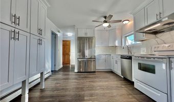 826 Oldfield Rd 2nd Fl+3rd Fl, Fairfield, CT 06824