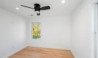 25 Scallop Shell Rd, Narragansett, RI 02882