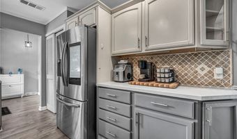 150 Greenbriar Dr, Aurora, OH 44202