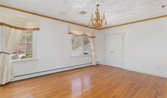 4 Christopher Dr, Lincoln, RI 02865