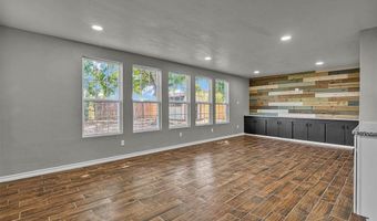 2404 N Robin St, Altus, OK 73521