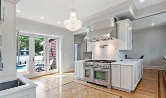 32 Lorraine St, Barrington, RI 02806