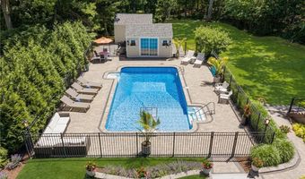 64 Fieldstone Ln, North Kingstown, RI 02874
