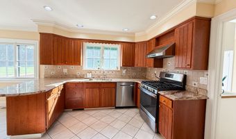 14 E Gate Rd, Danbury, CT 06811