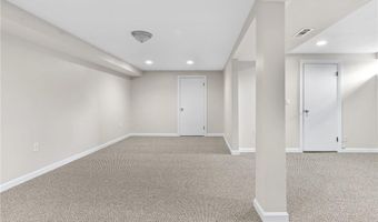 4 Ellsworth St, Warwick, RI 02886