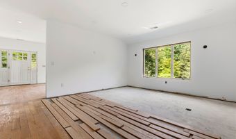 13 Windaway Rd, Bethel, CT 06801