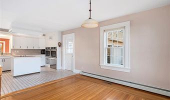 14 Fairview Ave, Lincoln, RI 02865