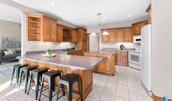 417 E Meadowlark Cir, Brandon, SD 57005