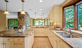 451 Reflection Rd, Apple Valley, MN 55124