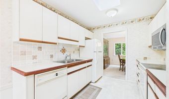 102 Pine Glen Dr, East Greenwich, RI 02818